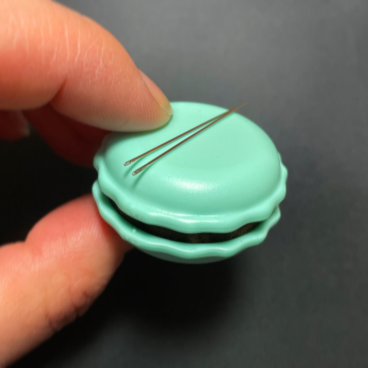 Clover Sweet 'n Sharp Macaron Needle Sharpener Pistachio Color 